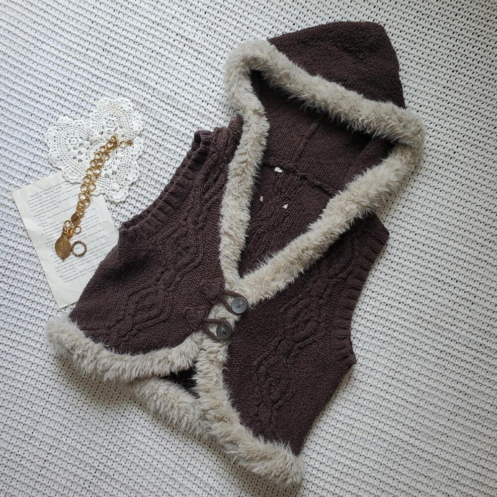 Vintage old navy brown knit vest with fur lining